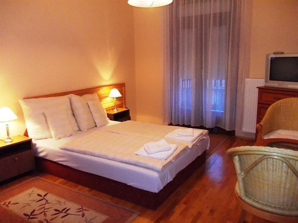 Villa City Center Heviz Bagian luar foto