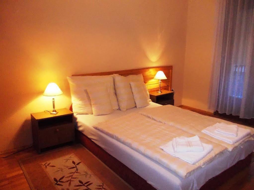 Villa City Center Heviz Bagian luar foto